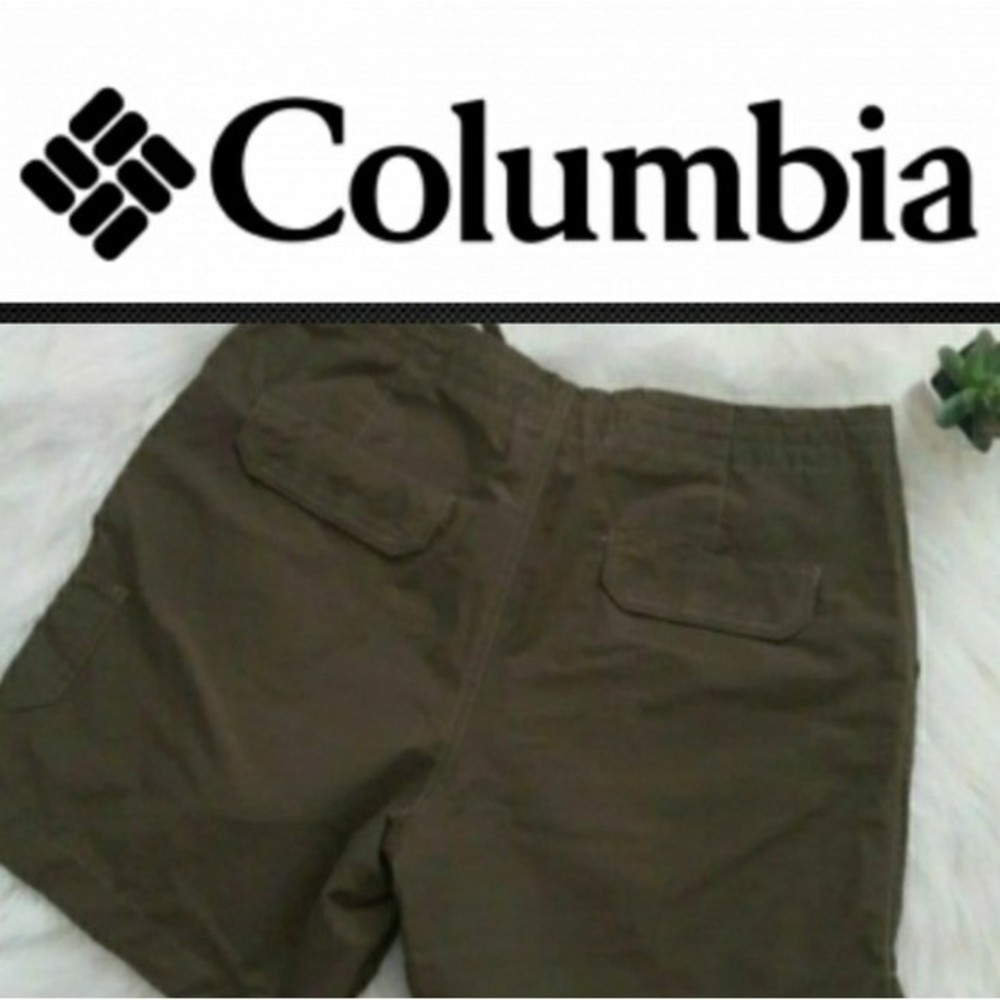 COLUMBIA SHORTS MILITARY GREEN OUTDOORS HIKING SIZE X-SMALL WOMENS X-SMALL NWOT